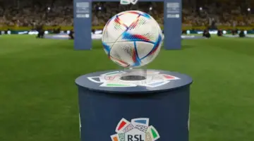 ارتباك بين أندية الدوري السعودي بسبب تعليق الموافقات على ضم الأجانب الجدد اشتكت أندية عدة في الدوري السعودي من تعليق طلبات تسجيل لاعبيها الأجانب الجدد، استعدادًا للموسم الجديد، من قبل رابطة الدوري السعودي. الخميس، 02 يوليه 2026 – 13:59