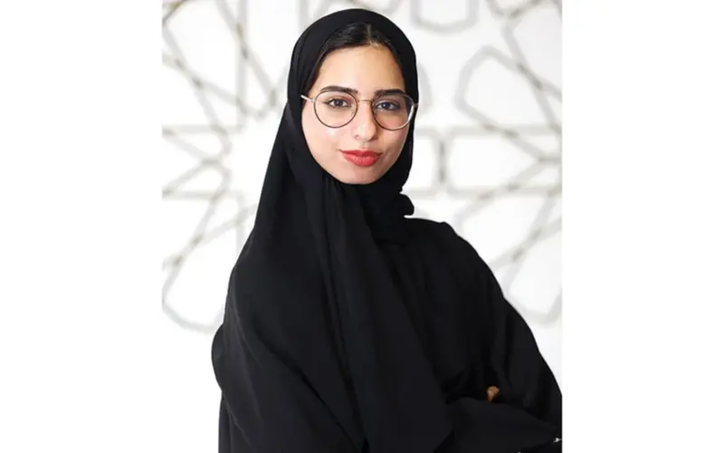من السدو إلى منصات «إي سي ميلان».. فاطمة الكعبي تعيد رسم التراث بلغة التصميم المعاصر